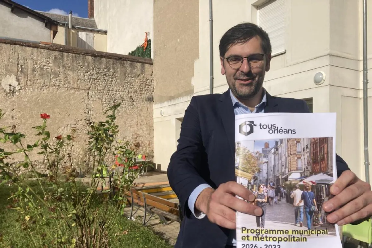 Panneau électoral et candidats à Orléans