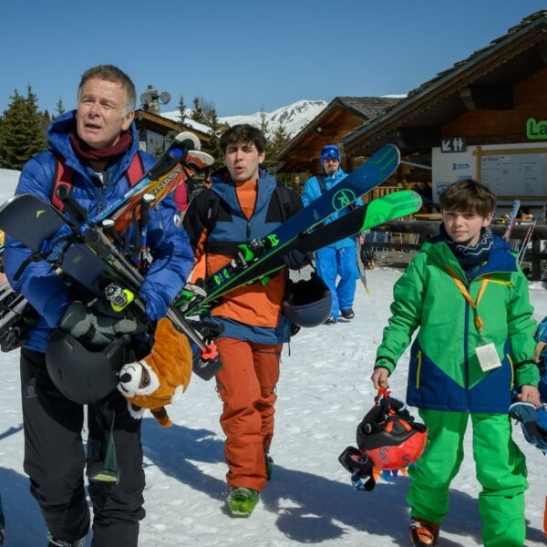 Tournage à Courchevel: acteurs principaux en action