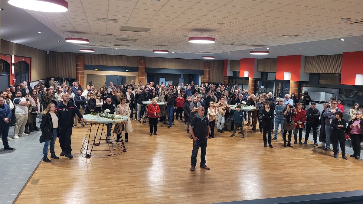 Vue d'une mairie et lieux publics lors des vœux