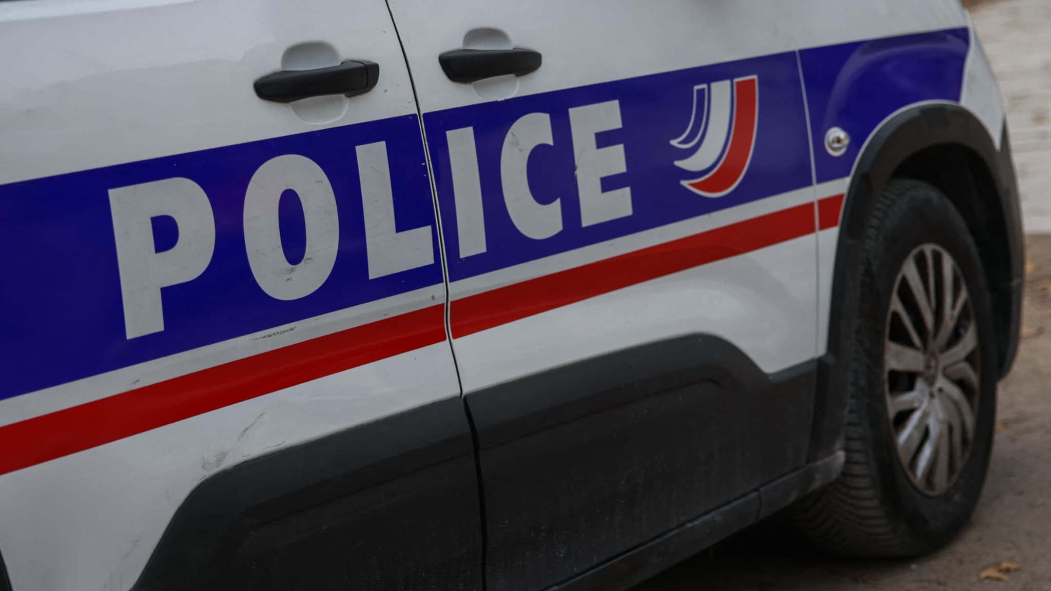 Véhicule de police dans les reportages