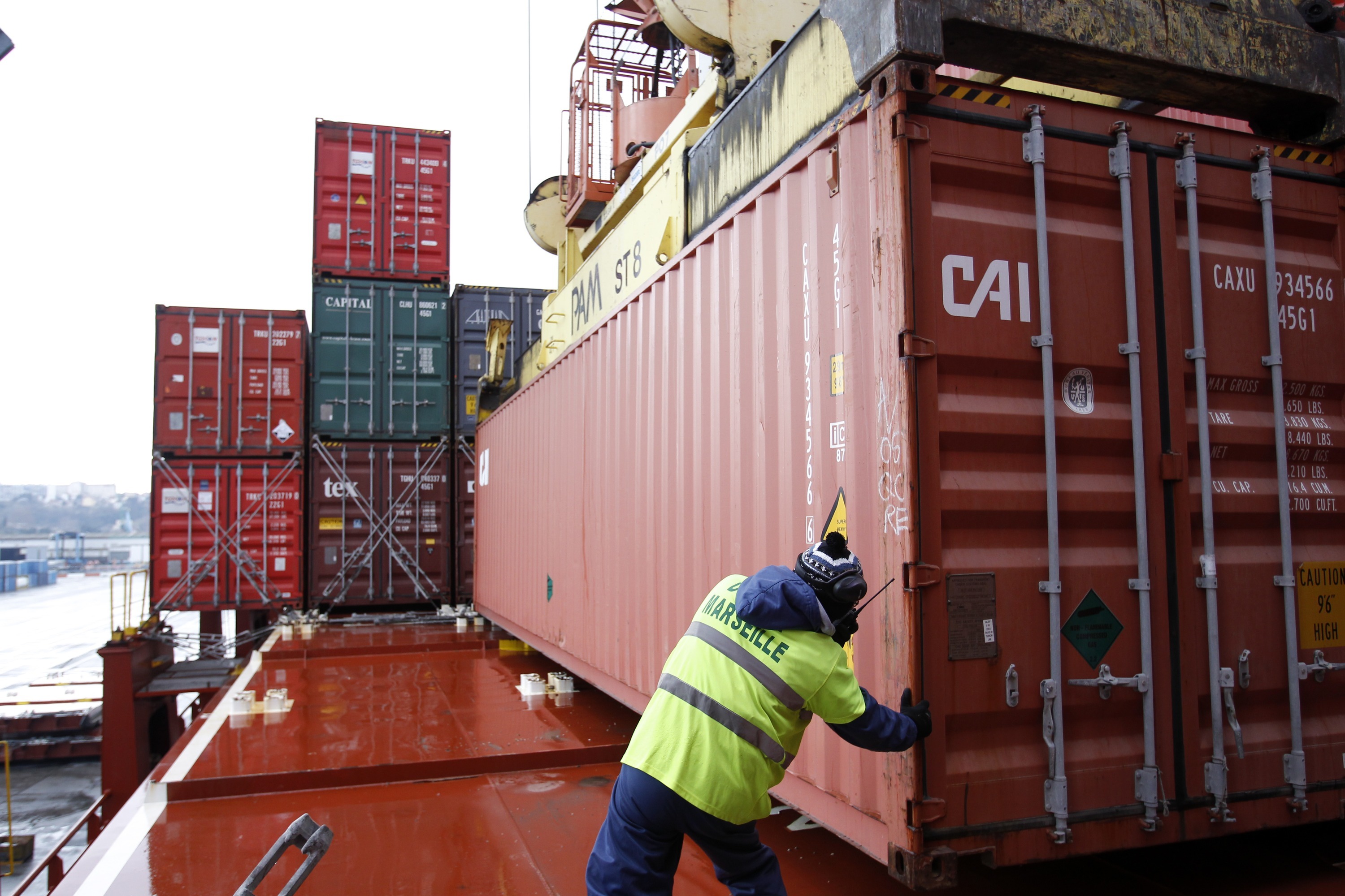 Cargaison de cigarettes saisies dans un conteneur à Marseille-Fos