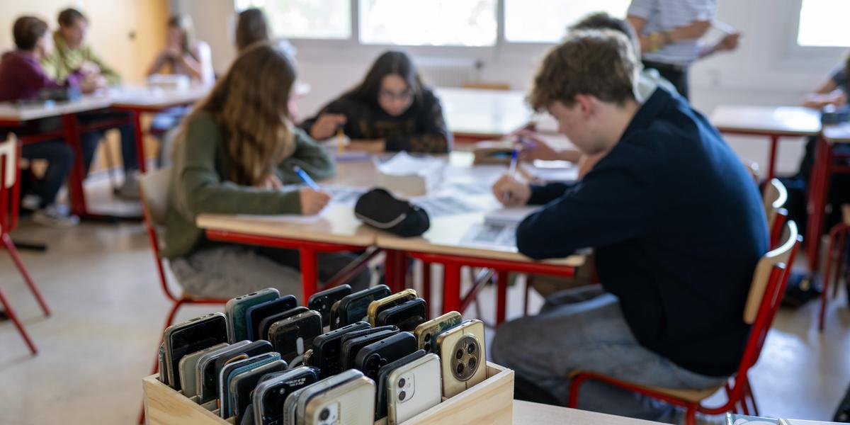 Capture illustrant le débat sur les réseaux sociaux et les adolescents