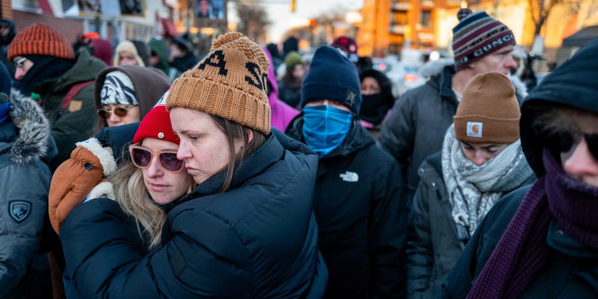 Mémorial hivernal à Minneapolis pour Alex Pretti