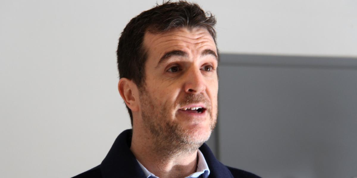 Maire et équipe lors d'une annonce locale à Gamarde-les-Bains