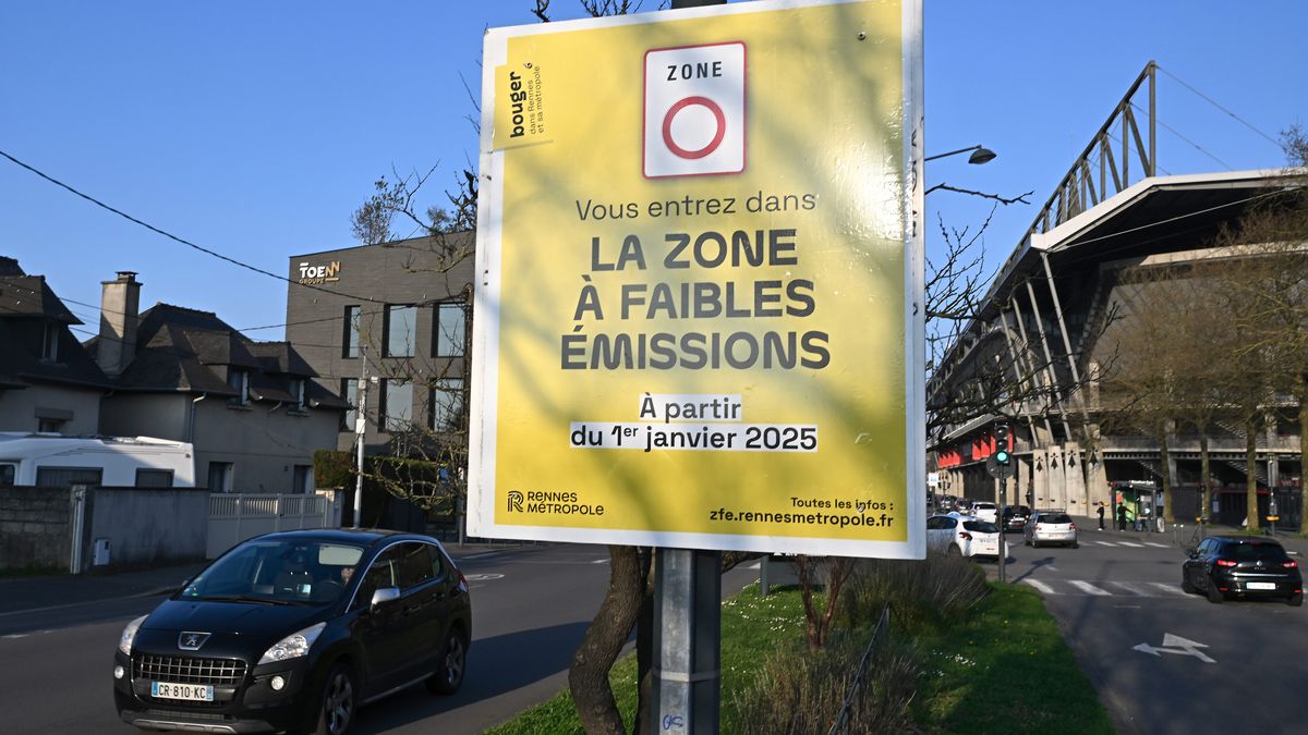 Panneau signalant une zone à faibles émissions en ville