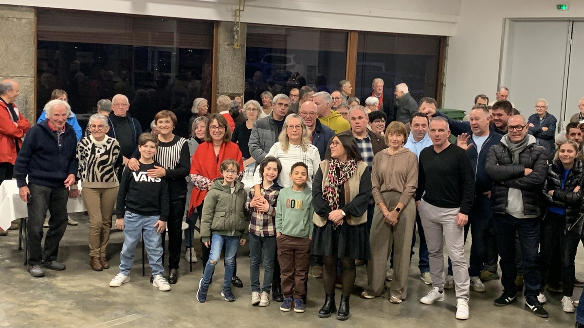 Cérémonie des vœux à Aspret, maire et participants