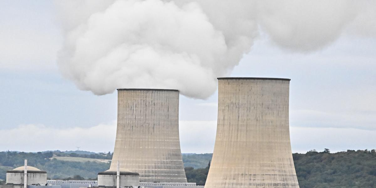 Photo montrant des installations nucléaires et flux énergétiques