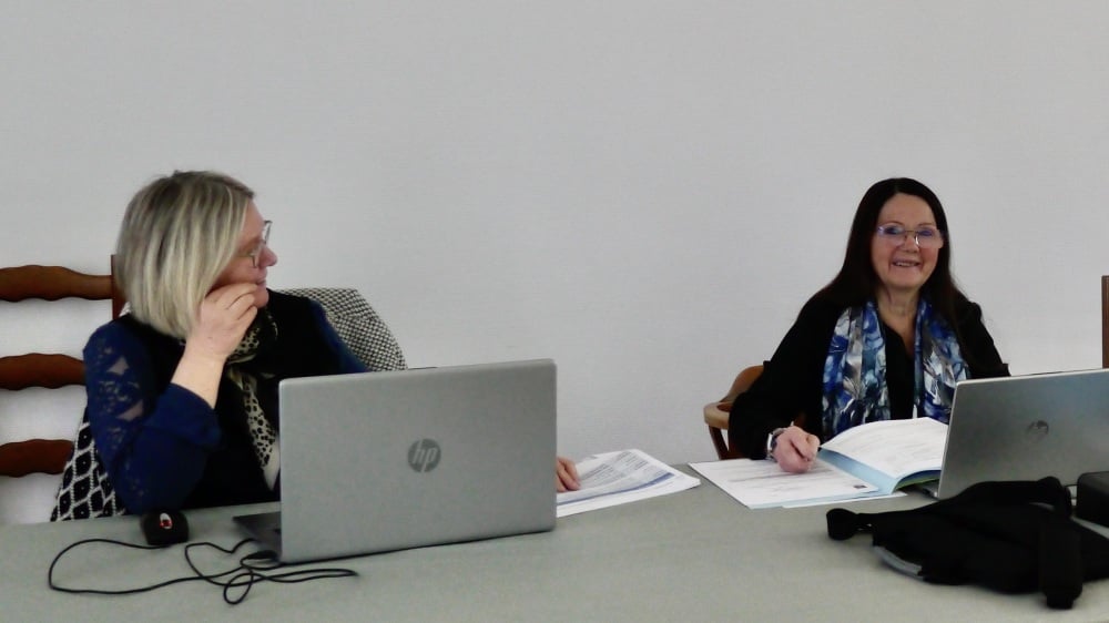 Vue générale d'une séance du conseil municipal de Fontaine-de-Vaucluse