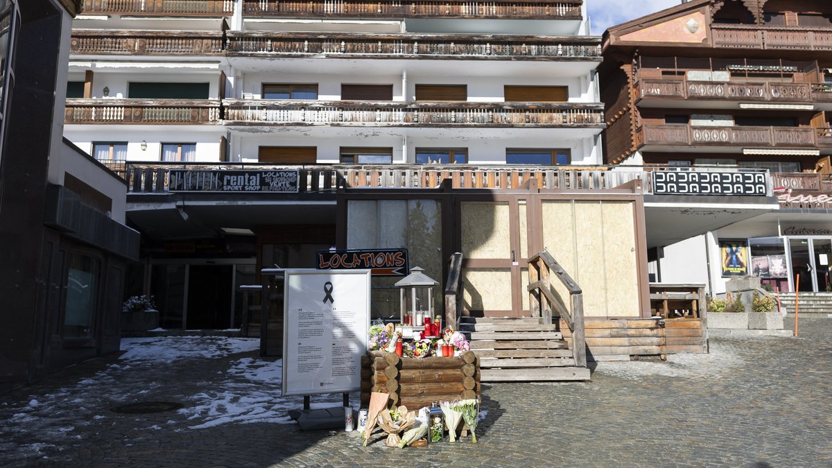 Façade et intérieur du bar Le Constellation à Crans-Montana
