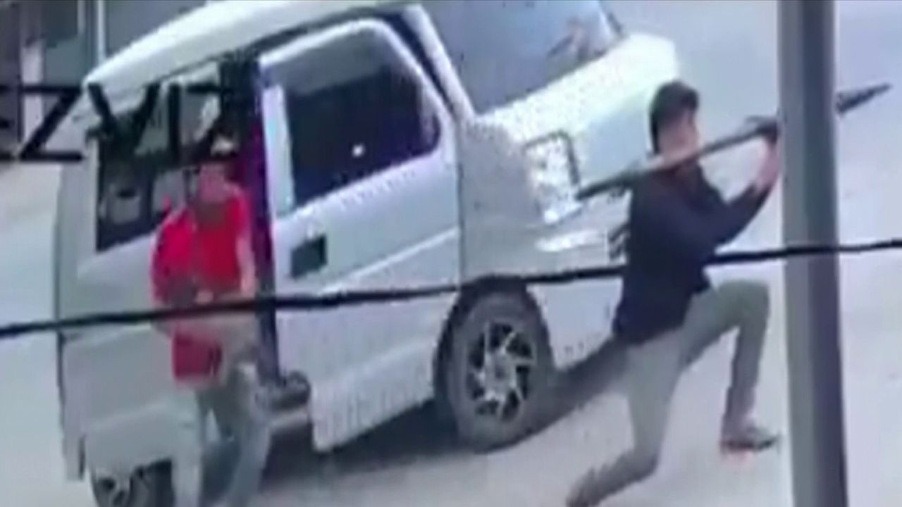 Vue d'une attaque au lance-roquettes aux Philippines