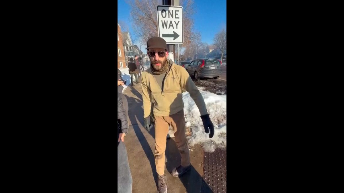 Images publiques montrant Alex Pretti lors d’une intervention