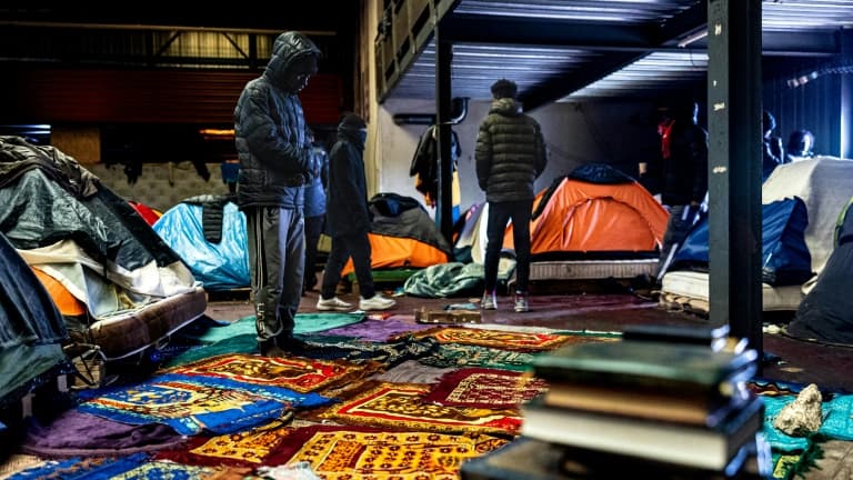 Migrants évacués d'un campement à Calais