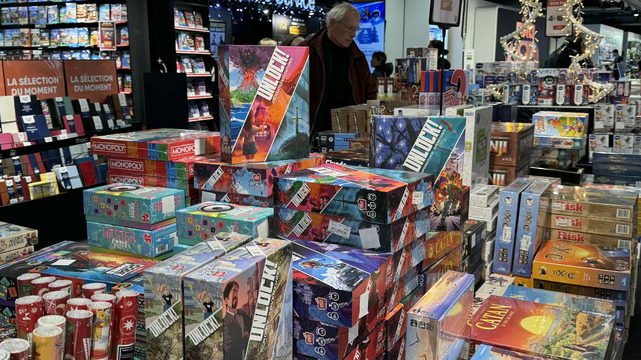 Rayons d'un magasin spécialisé dans les jeux de société