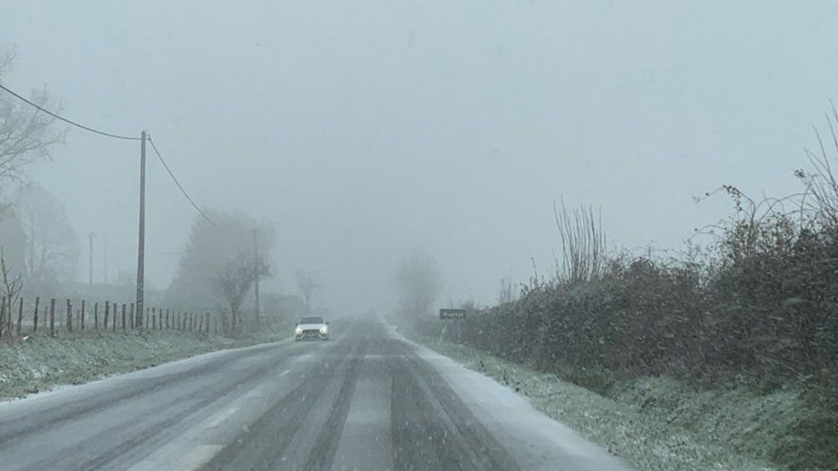 Routes enneigées en Aveyron ce matin (Laguiole et Aubrac)