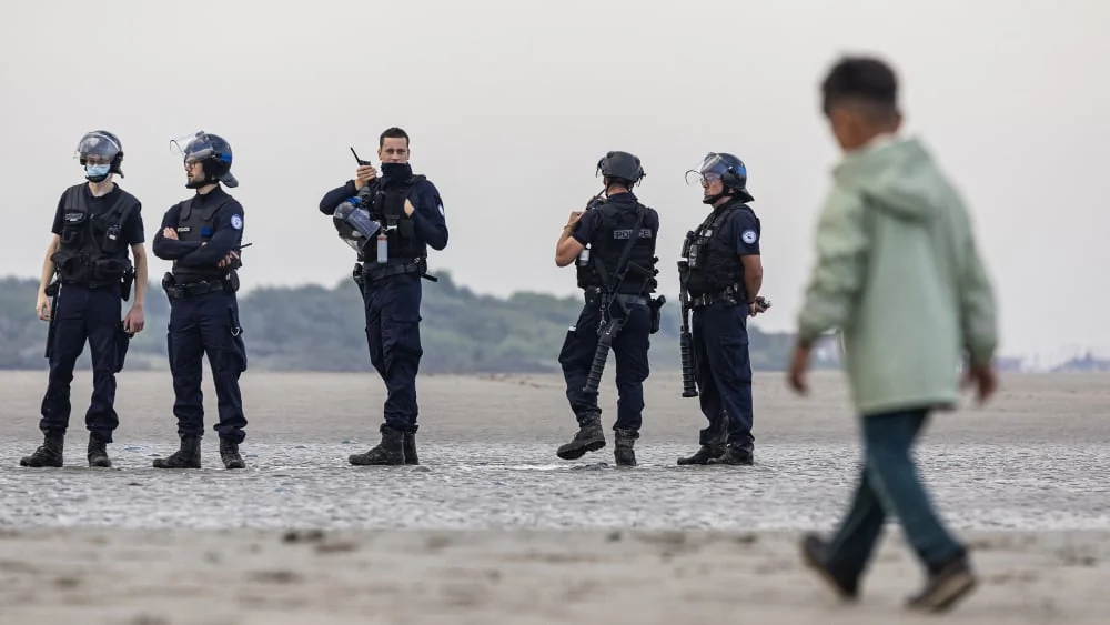 La Défenseure des droits alerte sur l’usage d’armes contre des migrants