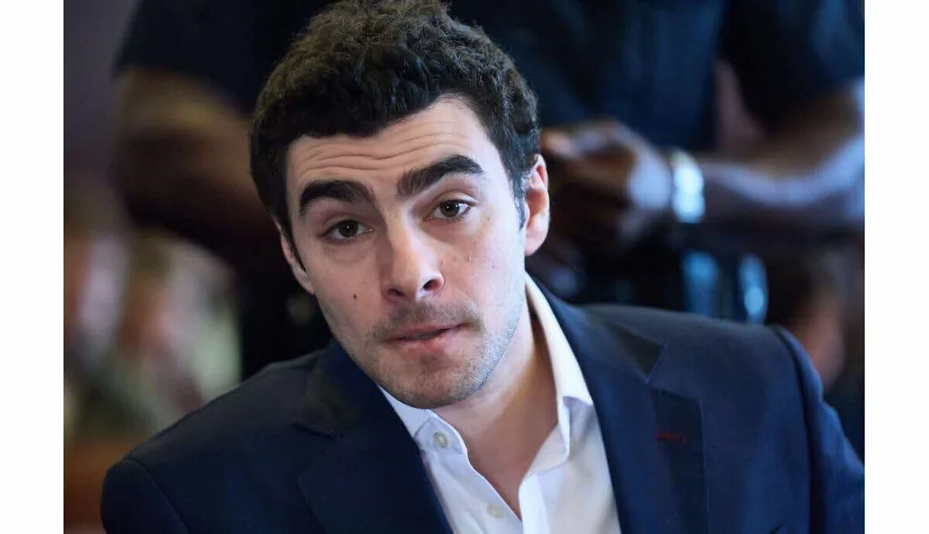 Mangione jugé à partir du 8 septembre pour meurtre d’un dirigeant d’assurance