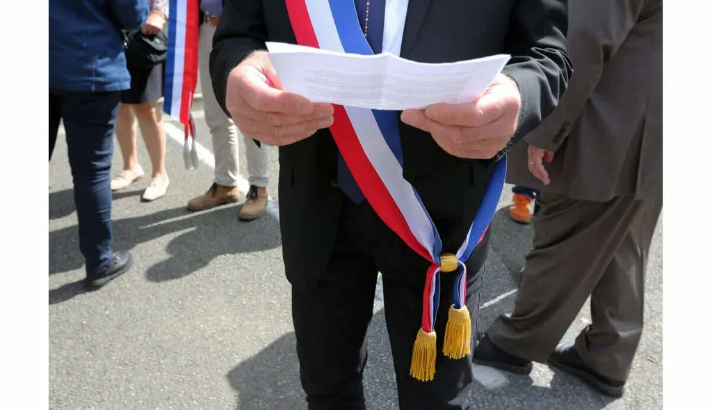 Municipales 2026 : prime des sortants et prisme national