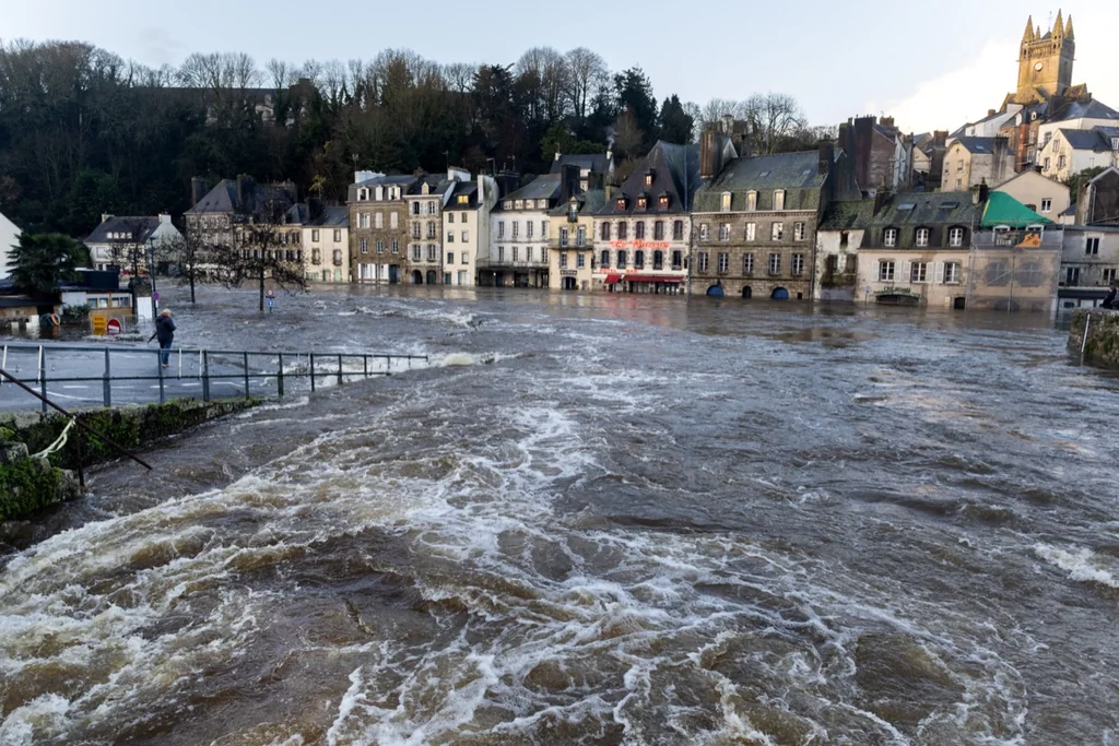 Quatre départements bretons en vigilance orange crues et record de pluie à Quimper