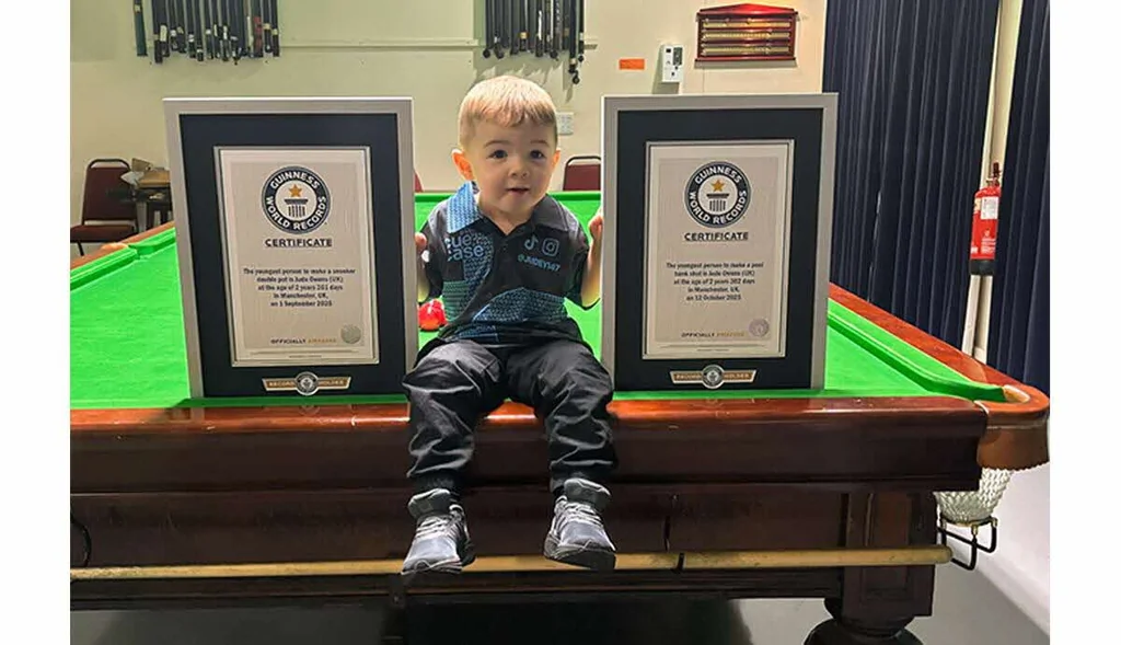 Royaume-Uni: à 2 ans, Jude Owens bat deux records Guinness au snooker