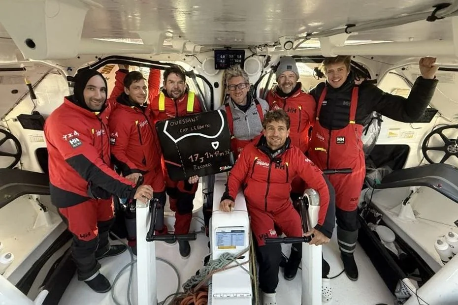 Thomas Coville bat le record absolu du tour du monde à la voile