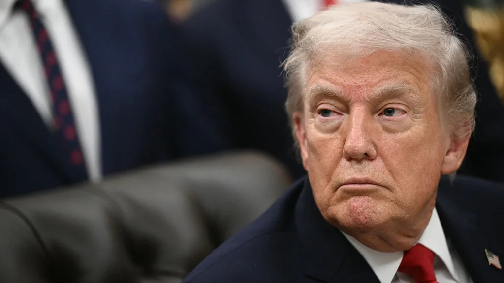 Trump veut éviter une frappe sur l'Iran; l'UE durcit les sanctions