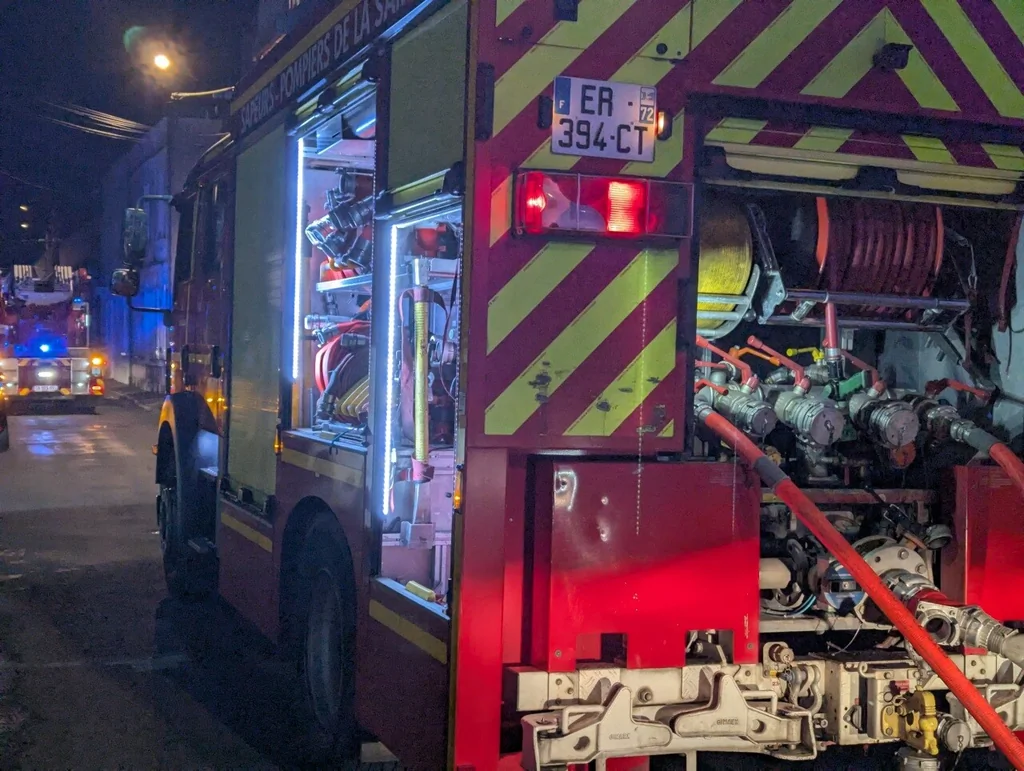 Incendie dans une résidence secondaire à Villeneuve-en-Perseigne : aucun blessé