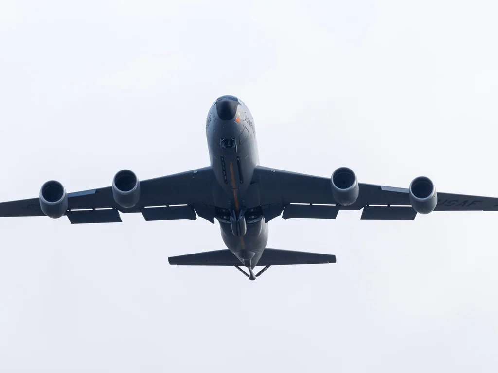 Avion américain KC-135 abattu en Irak, la résistance revendique