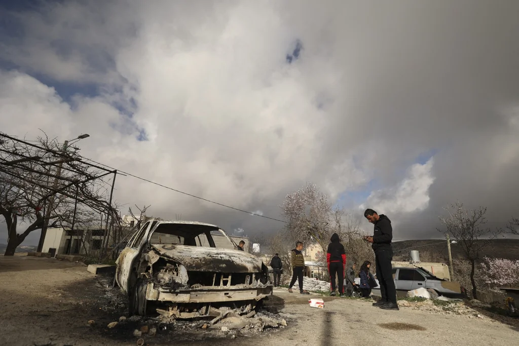 Colons israéliens incendient maisons et voitures en Cisjordanie