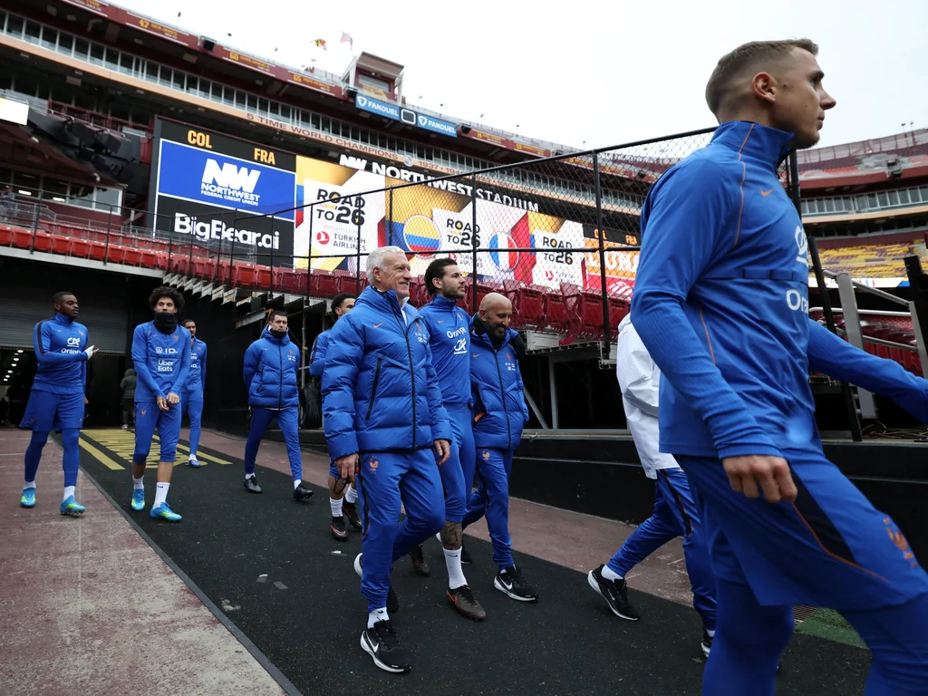 Deschamps critique les contrôles aéroportuaires aux États-Unis
