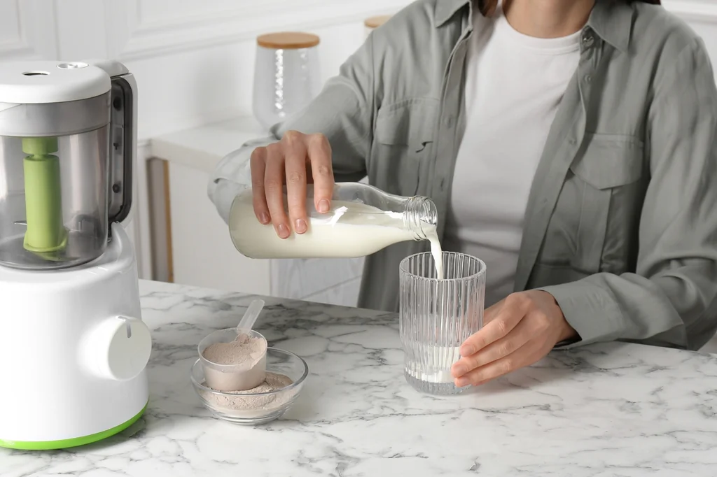 Dioxyde de titane : particules cancérigènes détectées dans le lait infantile et maternel