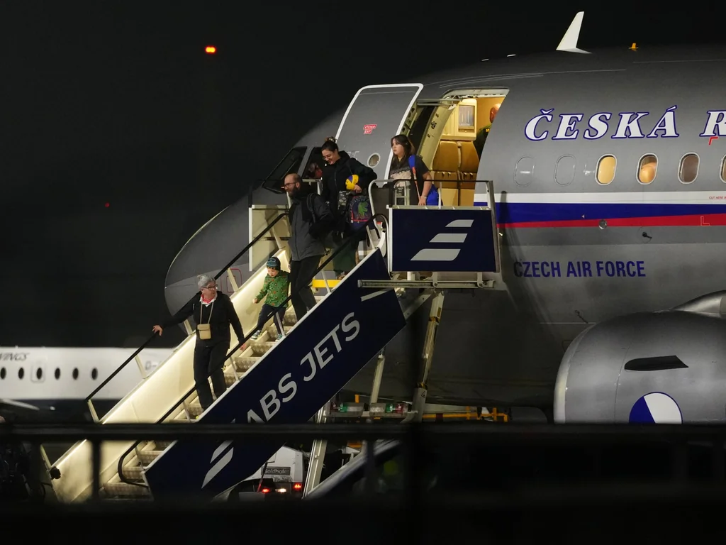 Évacuations massives de ressortissants du Moyen‑Orient vers les USA