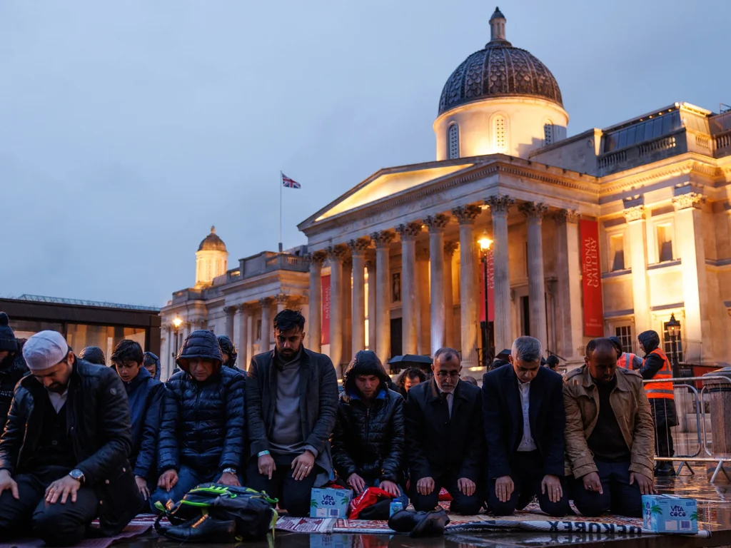 Farage veut interdire prières collectives dans lieux historiques