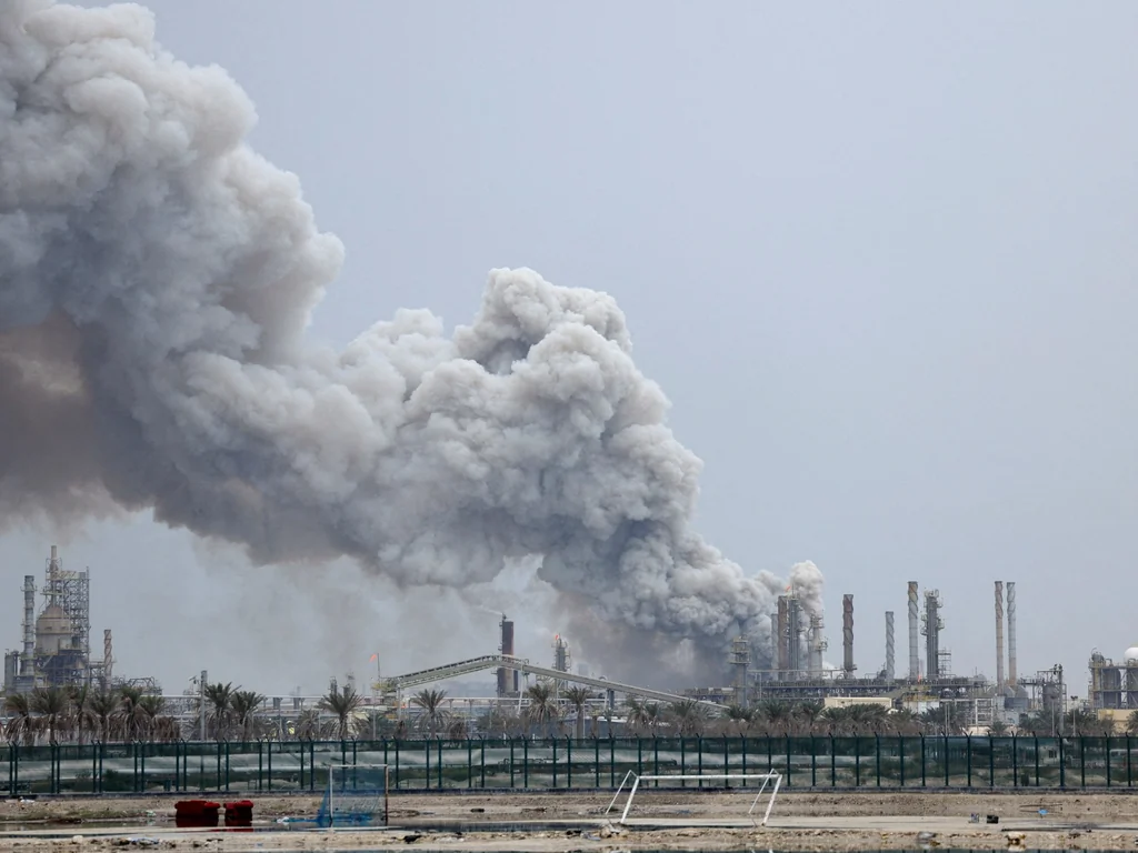 Golfe : pays arabes repoussent attaques de drones et missiles