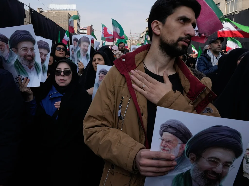 Iran avertit : répression des manifestations alors qu'Israël menace