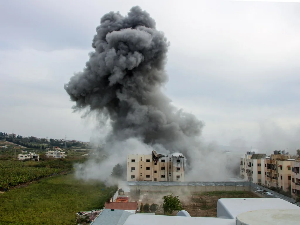 Israël tue 12 soignants dans une frappe au sud du Liban