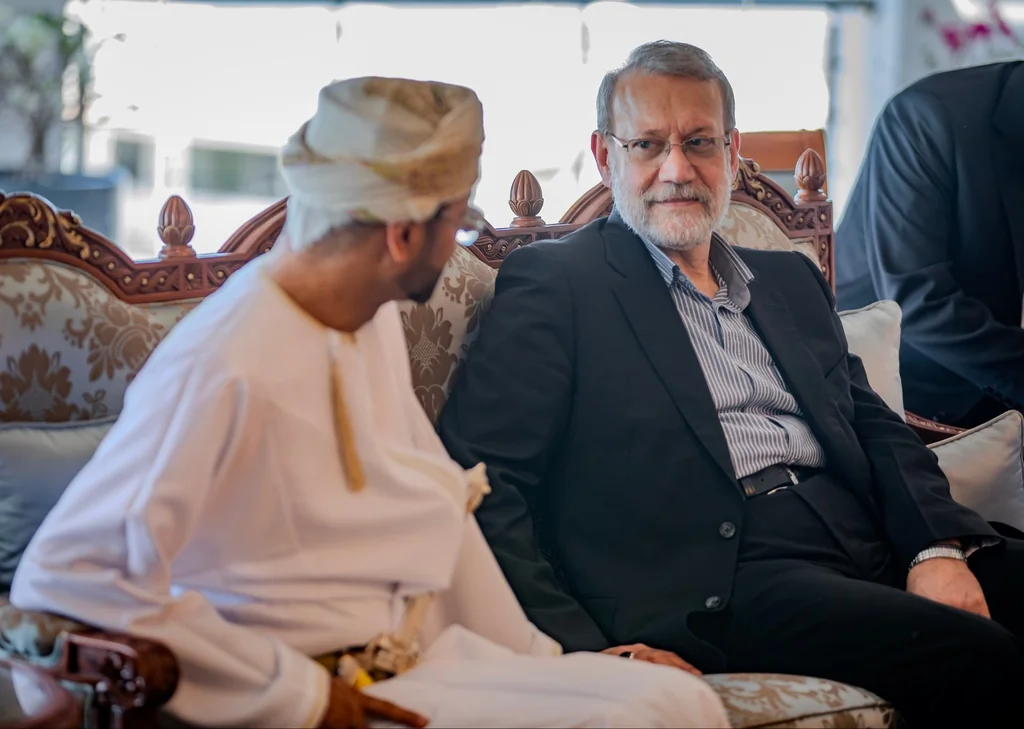 Larijani via Oman relance négociations Iran–États-Unis