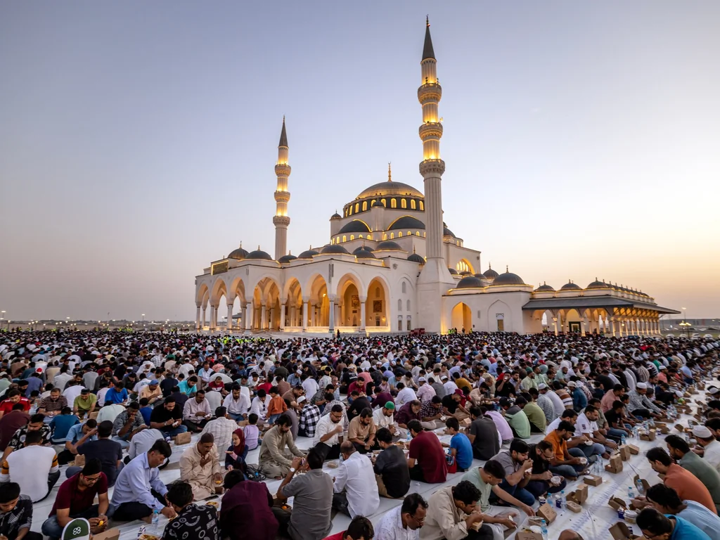 Ramadan aux Émirats : du 'حق الليلة' au tir du canon
