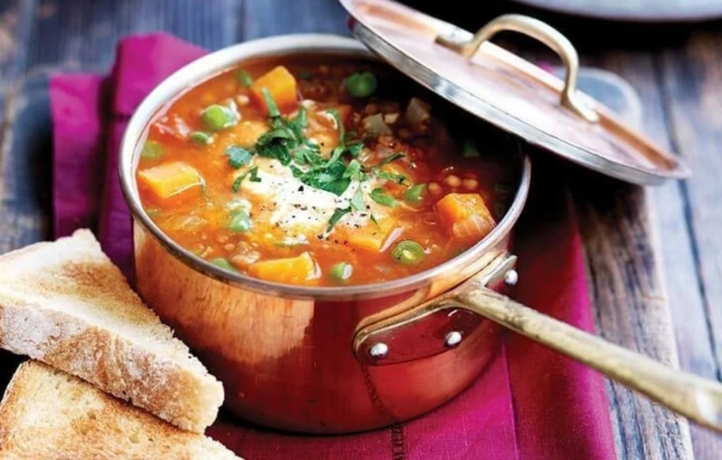 Soupe aux lentilles brunes, pois chiches et légumes