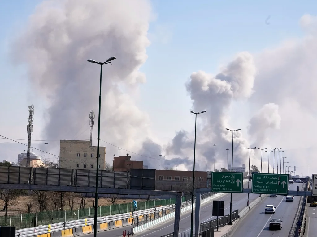 Téhéran lourdement bombardé au 7e jour de la guerre US-Israël