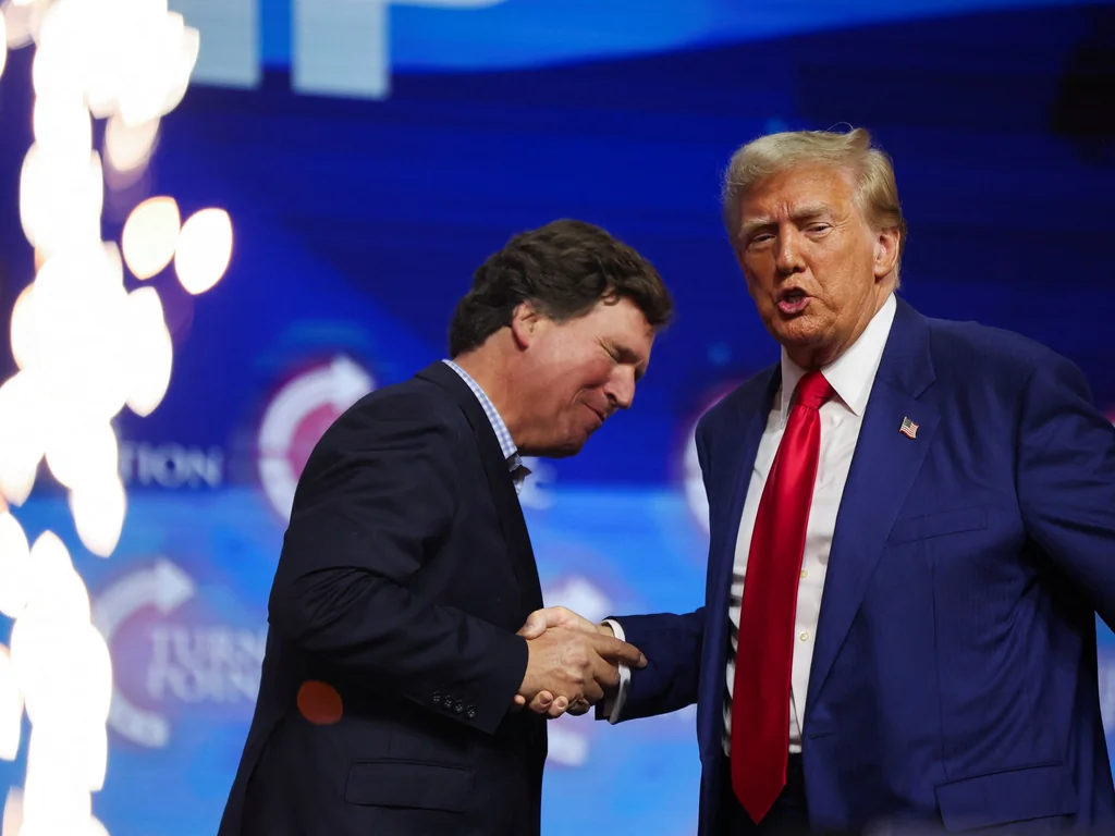 Trump exclut Tucker Carlson du mouvement MAGA après critiques sur l'Iran