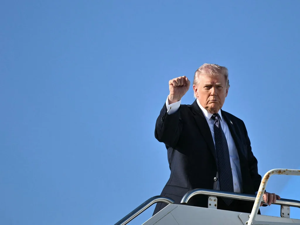 Trump: offensive prolongée contre l'Iran et options de leadership