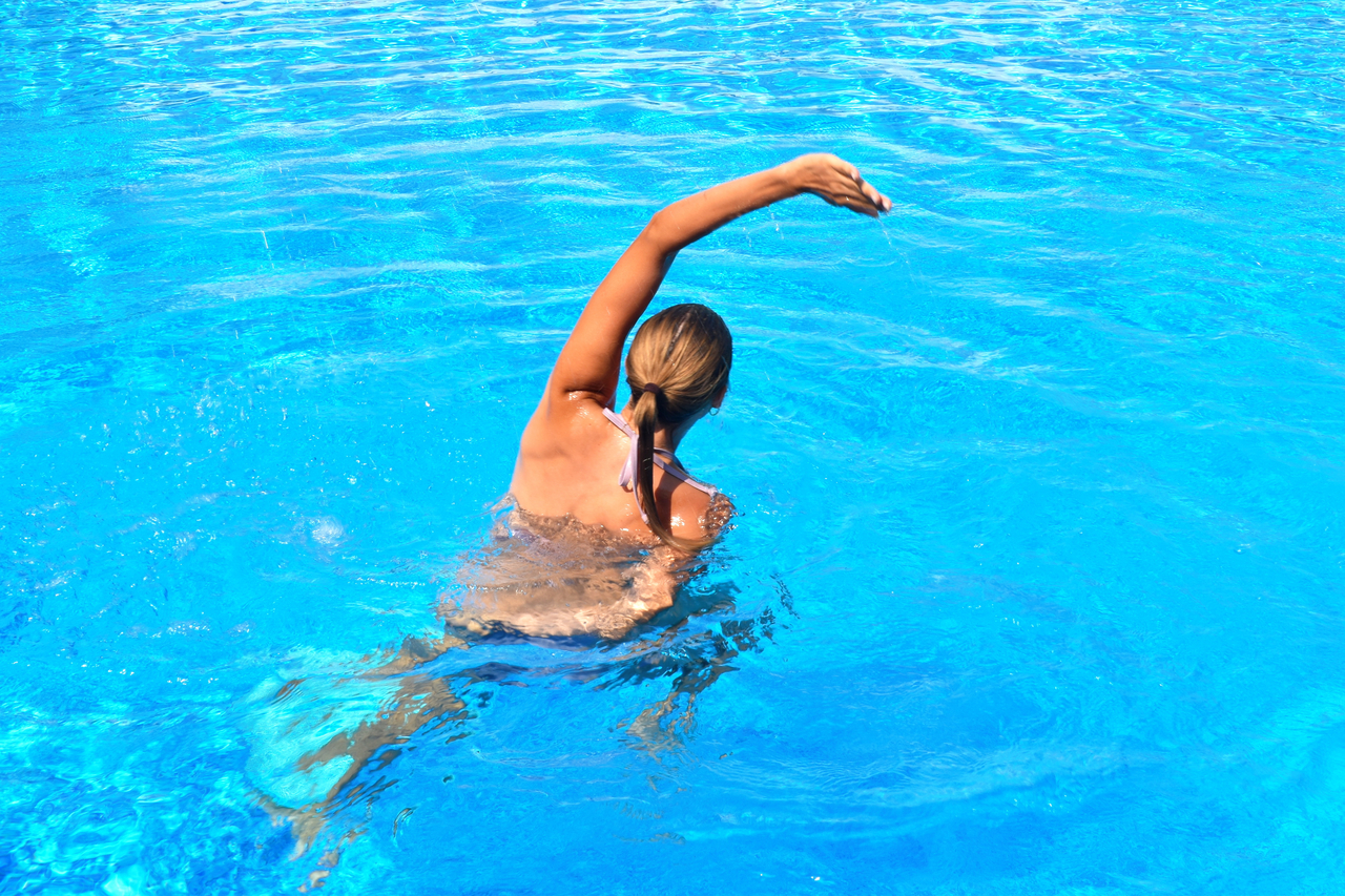 4 exercices doux pour se muscler efficacement dans la piscine