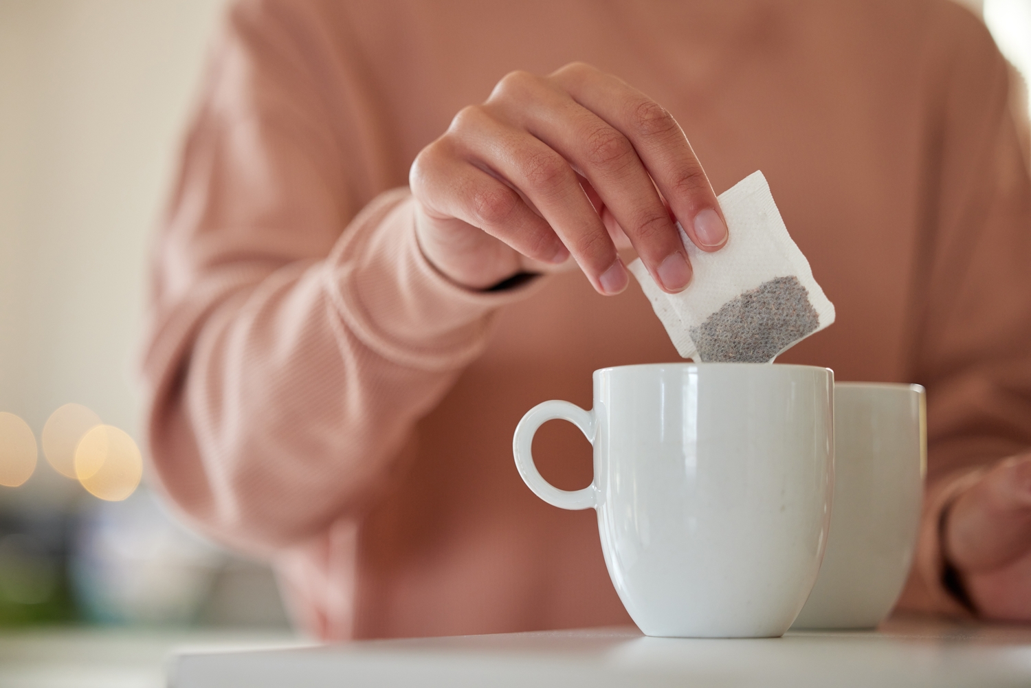 Boire du thé trop chaud multiplie par six le risque de cancer