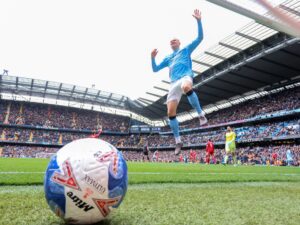 Haaland surpasse Messi et Ronaldo avec un hat-trick record