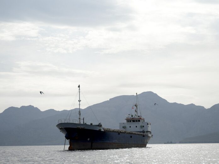 L’armée américaine menace de bloquer les ports iraniens lundi