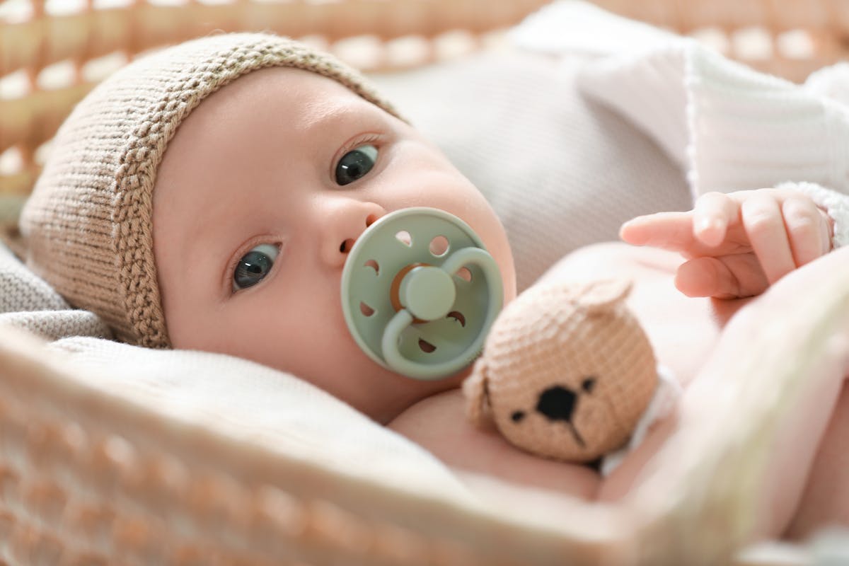 Le BPA retrouvé dans des tétines pour bébé : une alerte sanitaire