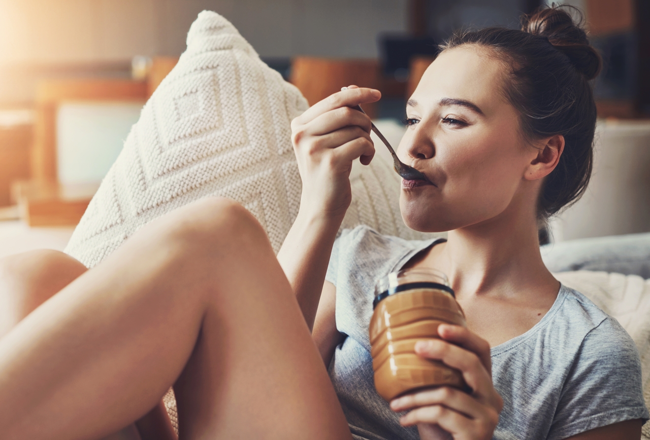 Mieux dormir grâce au beurre de cacahuète : l'astuce du médecin