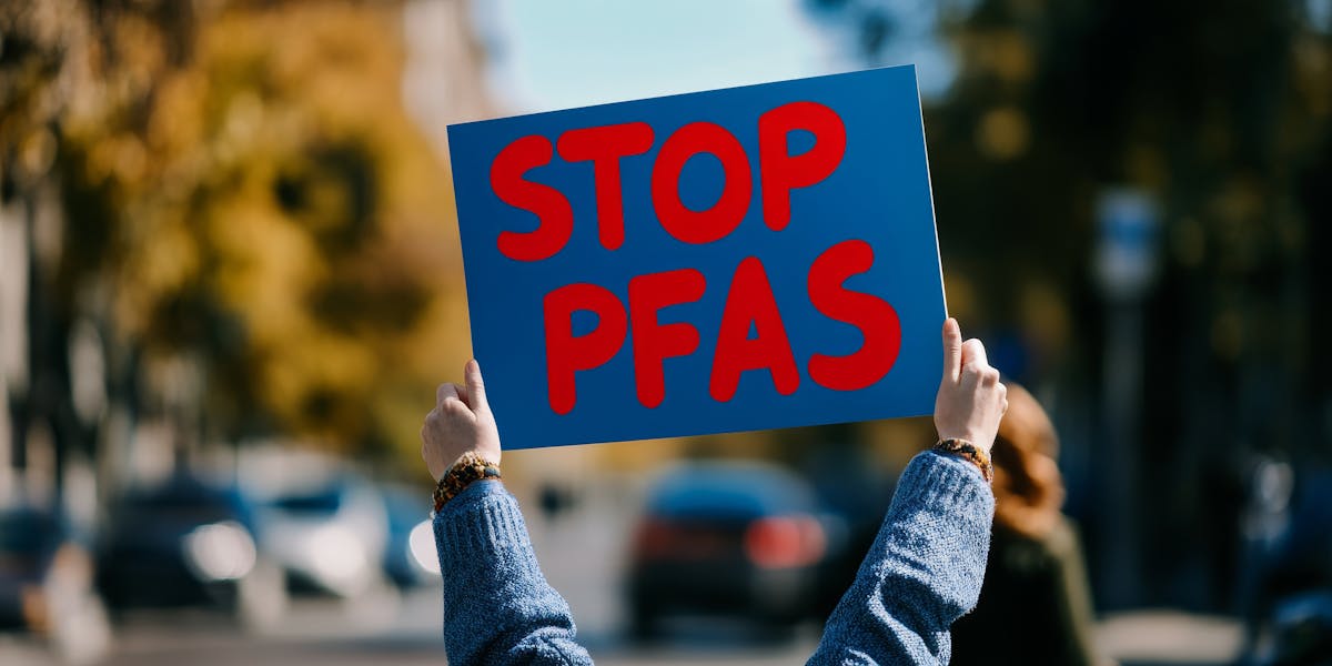 PFAS : nouvelles recommandations de l'ANSES pour une meilleure surveillance