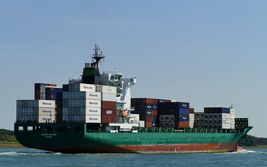 Détroit d’Ormuz : un porte-conteneurs CMA CGM touché malgré une escorte américaine