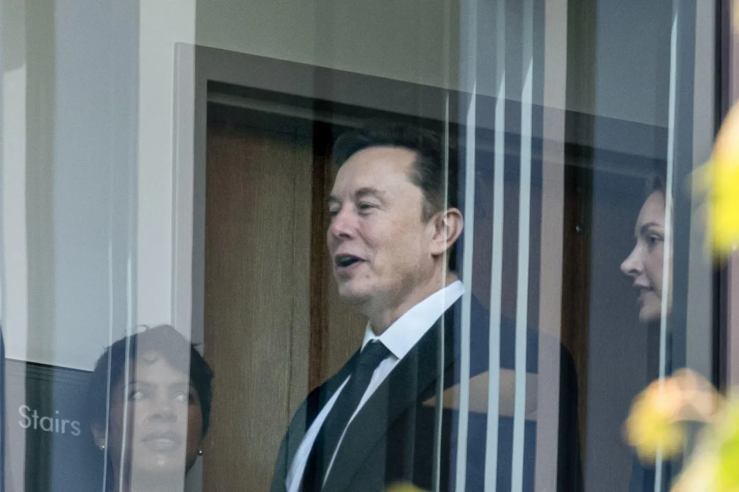 Elon Musk lors du procès OpenAI à Oakland, en Californie.